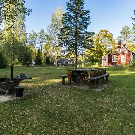Holiday Tehtaanpuisto * Taavetti